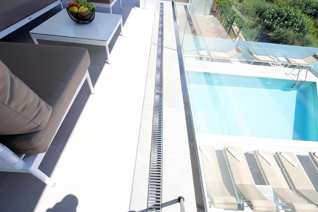 New Apartment With Swimming Pool Near The Beach Ičići Buitenkant foto