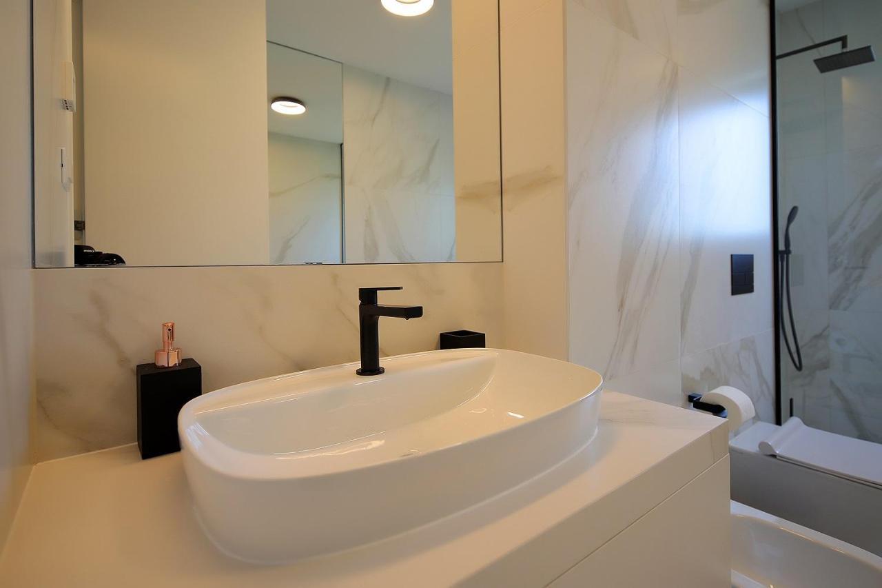 New Apartment With Swimming Pool Near The Beach Ičići Buitenkant foto