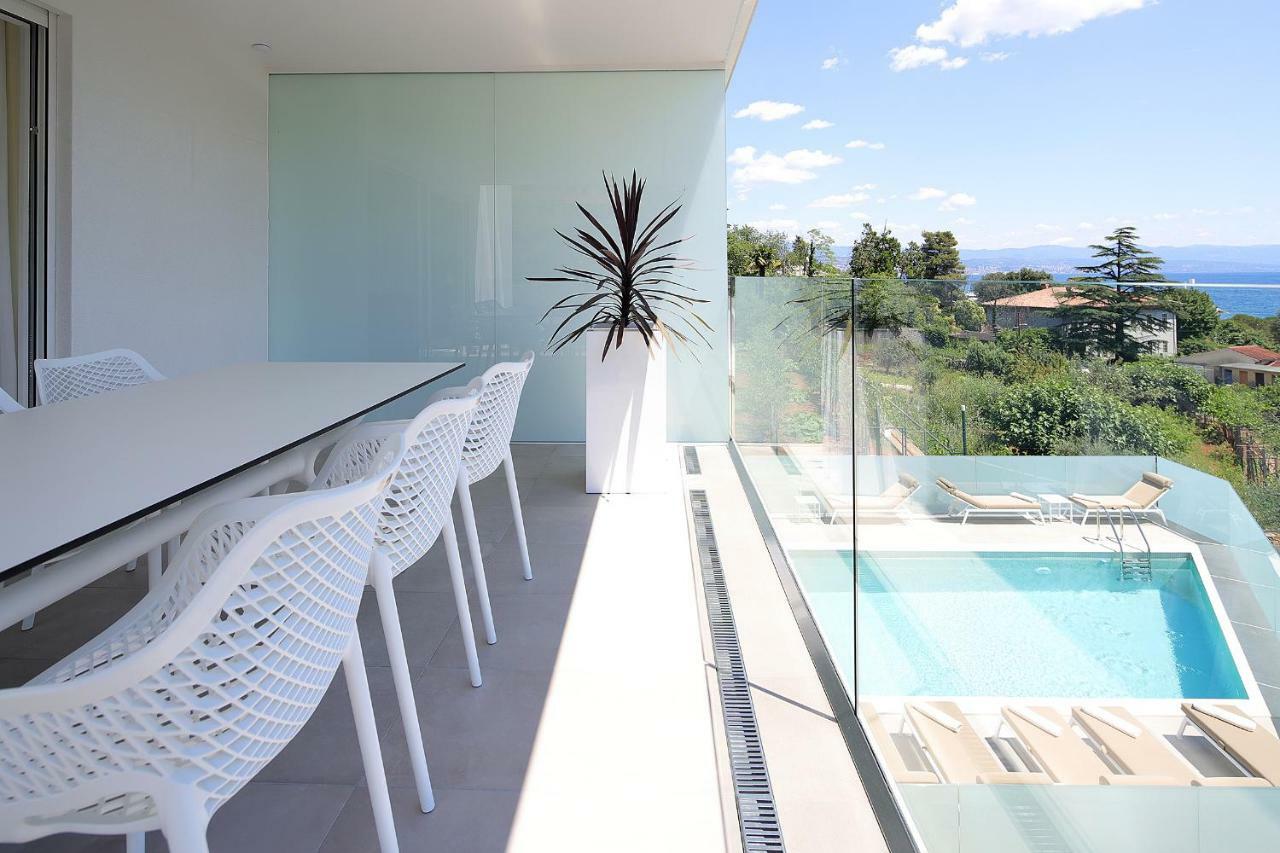 New Apartment With Swimming Pool Near The Beach Ičići Buitenkant foto