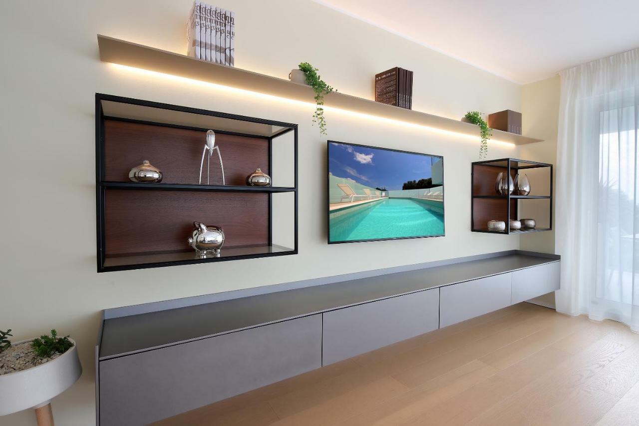New Apartment With Swimming Pool Near The Beach Ičići Buitenkant foto