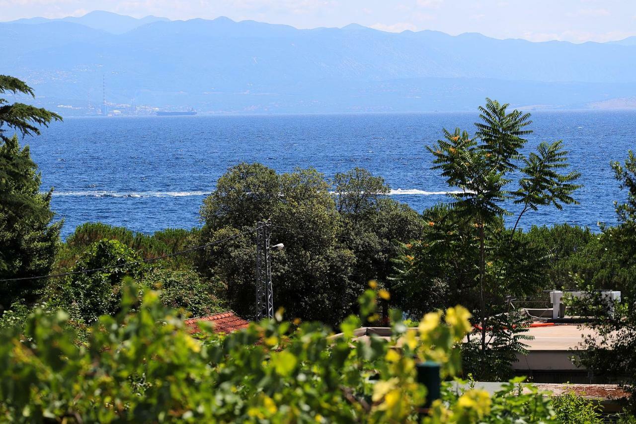 New Apartment With Swimming Pool Near The Beach Ičići Buitenkant foto