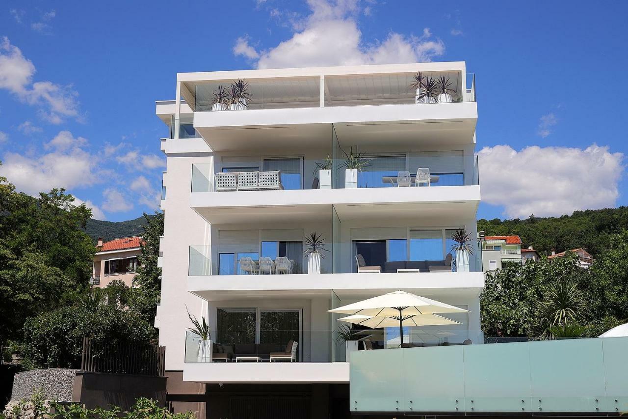 New Apartment With Swimming Pool Near The Beach Ičići Buitenkant foto