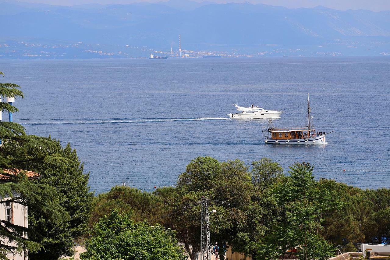 New Apartment With Swimming Pool Near The Beach Ičići Buitenkant foto