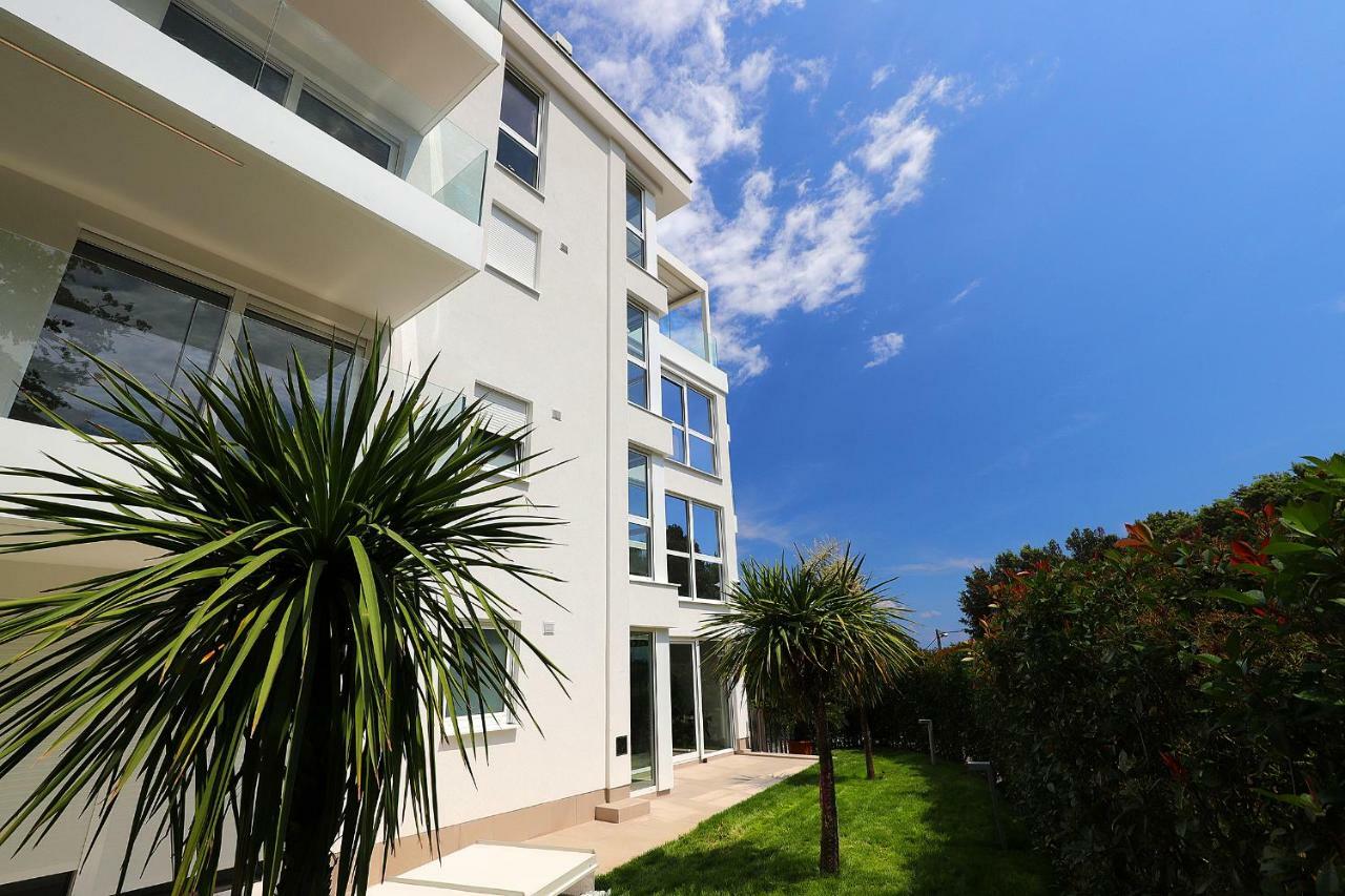 New Apartment With Swimming Pool Near The Beach Ičići Buitenkant foto