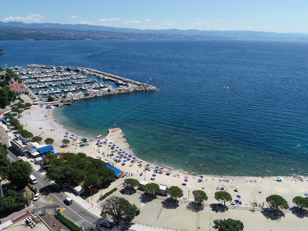 New Apartment With Swimming Pool Near The Beach Ičići Buitenkant foto